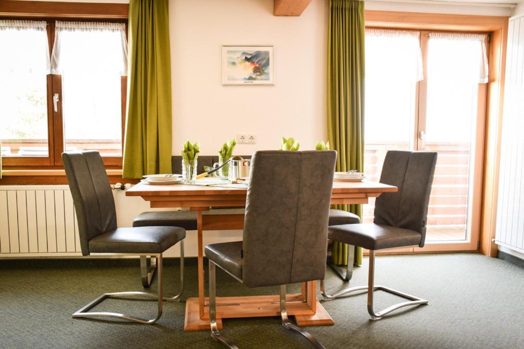 Haus Alpenblick Apartment *